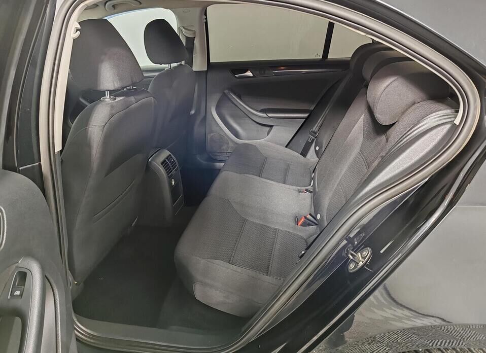 Volkswagen Jetta 1.6 AT (105 л.с.)