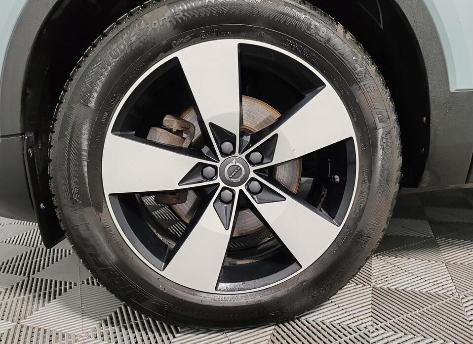 Volvo XC40 2.0 AT (190 л.с.) 4WD