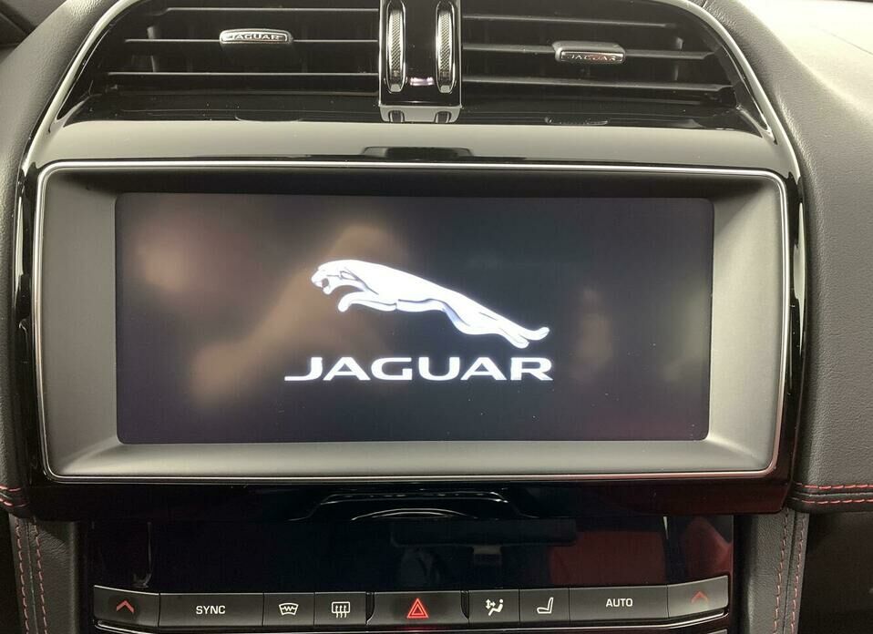 Jaguar F-Pace 2.0 AT (249 л.с.) 4WD