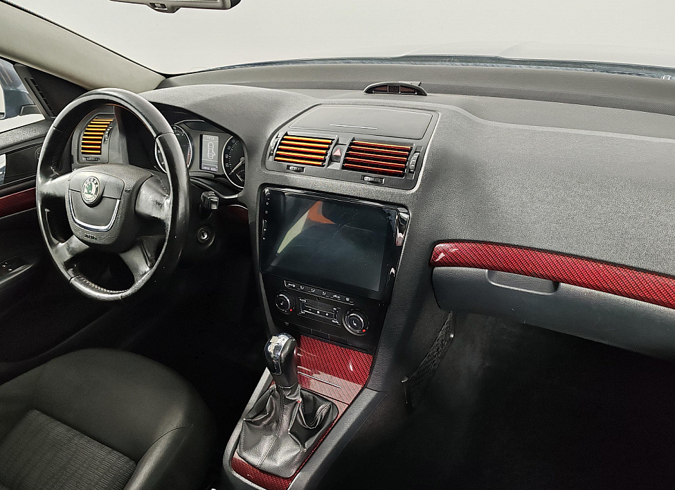 Skoda Octavia, II (A5) Рестайлинг 1.6 MT (102 л.с.)