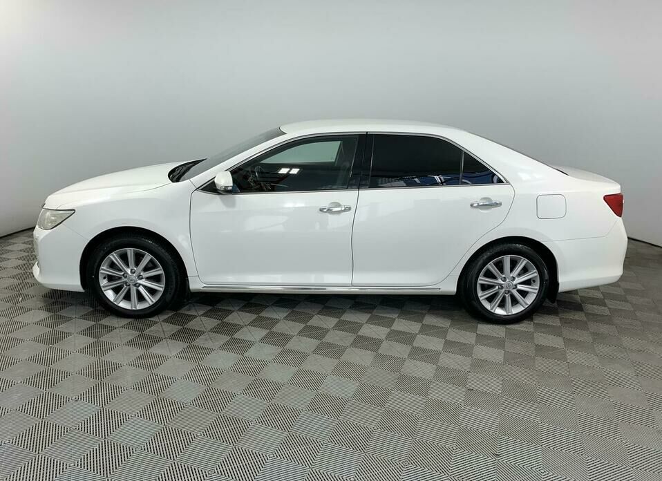 Toyota Camry 2.5 AT (181 л.с.)