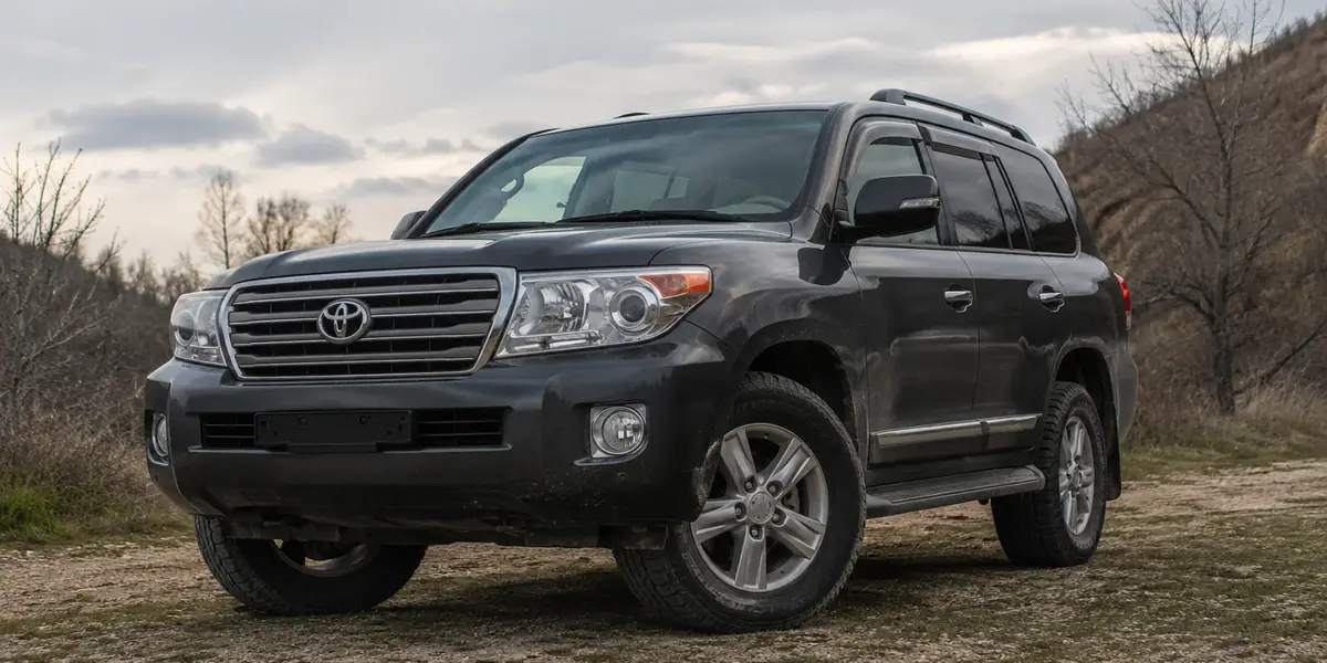 Toyota Land Cruiser 200 с пробегом: реальные слабые места и дорогие неисправности