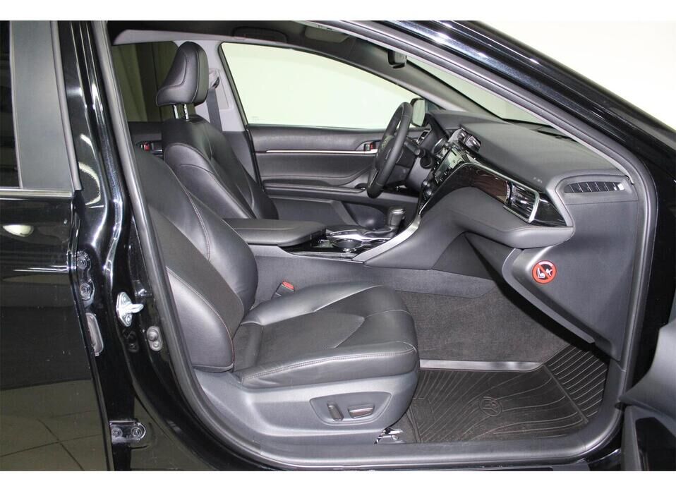 Toyota Camry, VIII (XV70) 2.5 AT (181 л.с.)