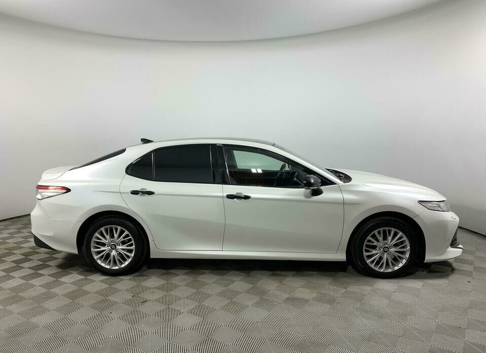 Toyota Camry 2.5 AT (181 л.с.)
