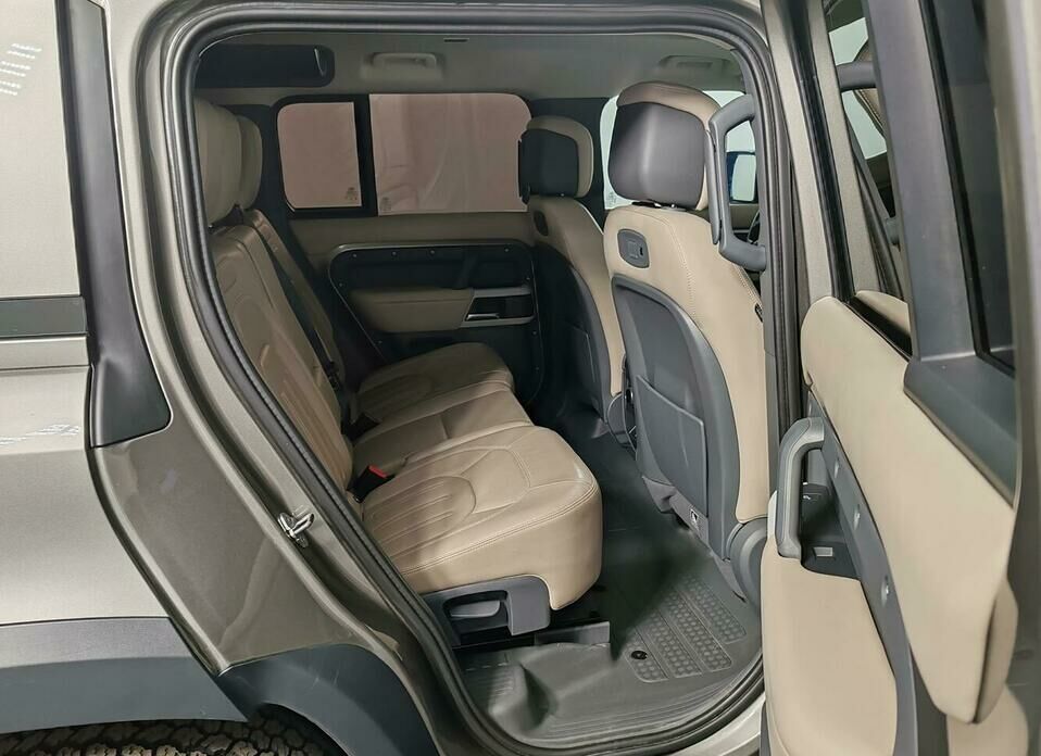 Land Rover Defender 110 2.0d AT (200 л.с.) 4WD