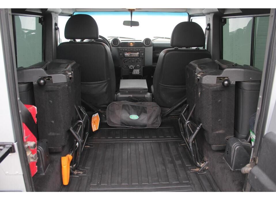 Land Rover Defender, I Рестайлинг 90 2.4d MT (122 л.с.) 4WD