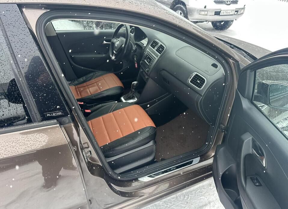 Volkswagen Polo, V Рестайлинг 1.6 AT (110 л.с.)