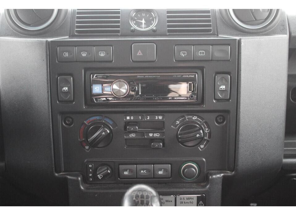 Land Rover Defender, I Рестайлинг 90 2.4d MT (122 л.с.) 4WD