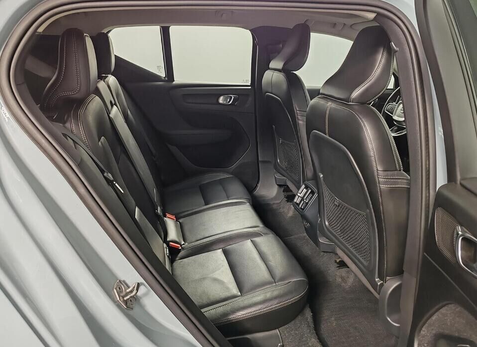 Volvo XC40 2.0 AT (190 л.с.) 4WD