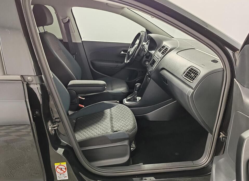 Volkswagen Polo, V Рестайлинг 1.6 AT (110 л.с.)