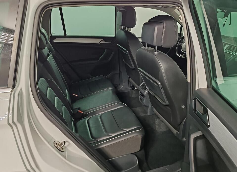 Volkswagen Tiguan, II 2.0 AMT (180 л.с.) 4WD