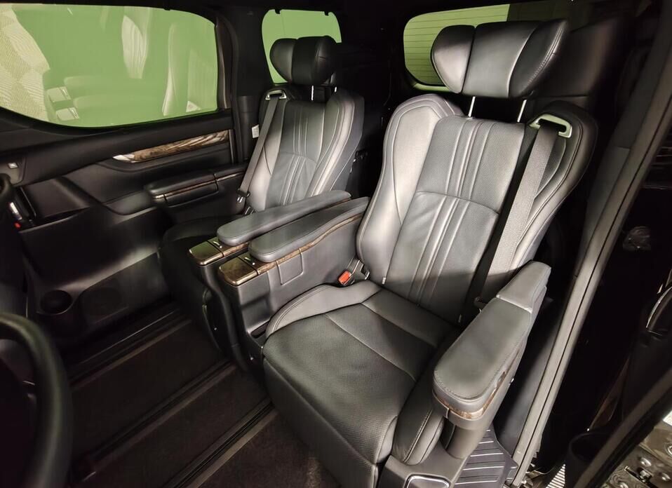Toyota Alphard, III Рестайлинг 3.5 AT (300 л.с.)