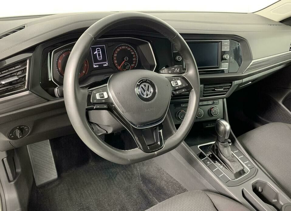 Volkswagen Jetta 1.6 AT (110 л.с.)