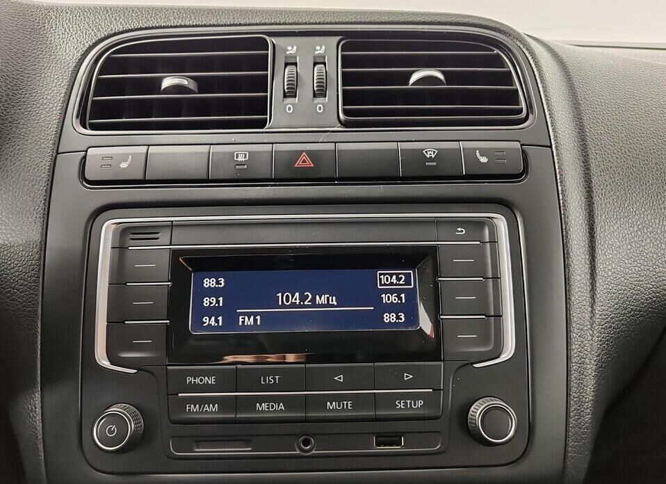 Volkswagen Polo, V Рестайлинг 1.6 AT (110 л.с.)