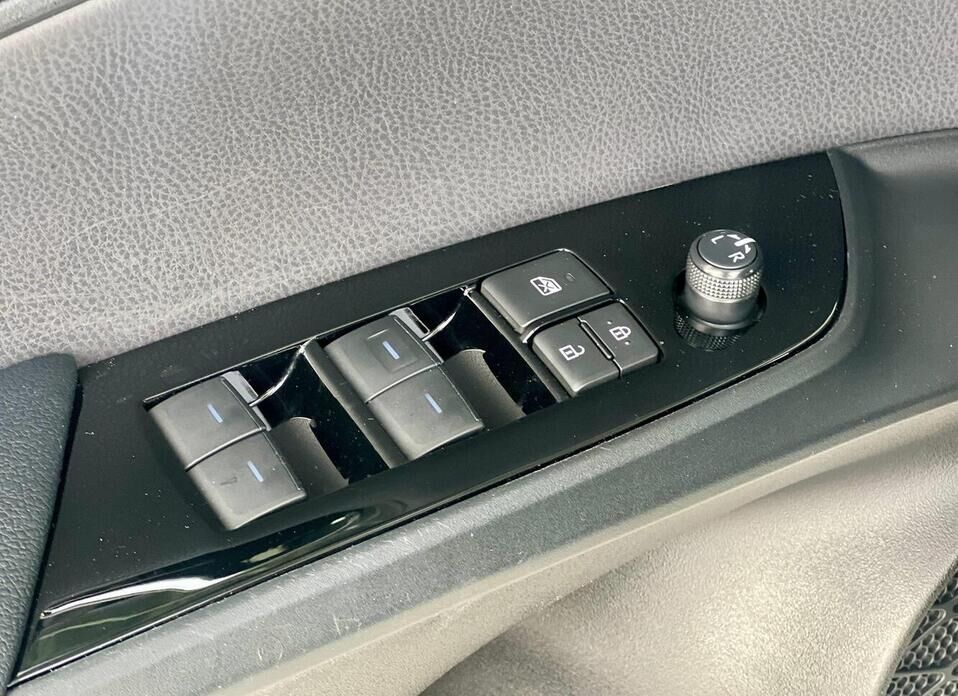 Toyota Prius, IV Рестайлинг (XW50) 1.8hyb AT (98 л.с.)