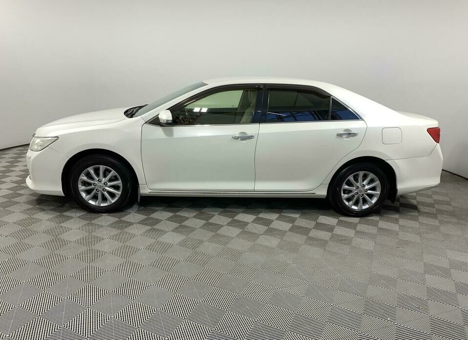 Toyota Camry 2.5 AT (181 л.с.)