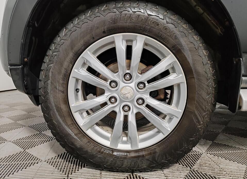 Mitsubishi Pajero, IV Рестайлинг 1 3.0 AT (178 л.с.) 4WD