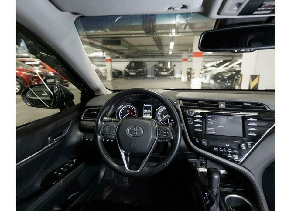 Toyota Camry 2.5 AT (181 л.с.)