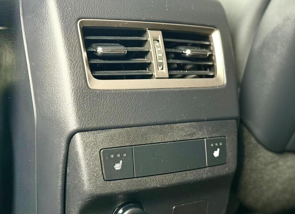 Lexus RX, IV 200t 2.0 AT (238 л.с.)