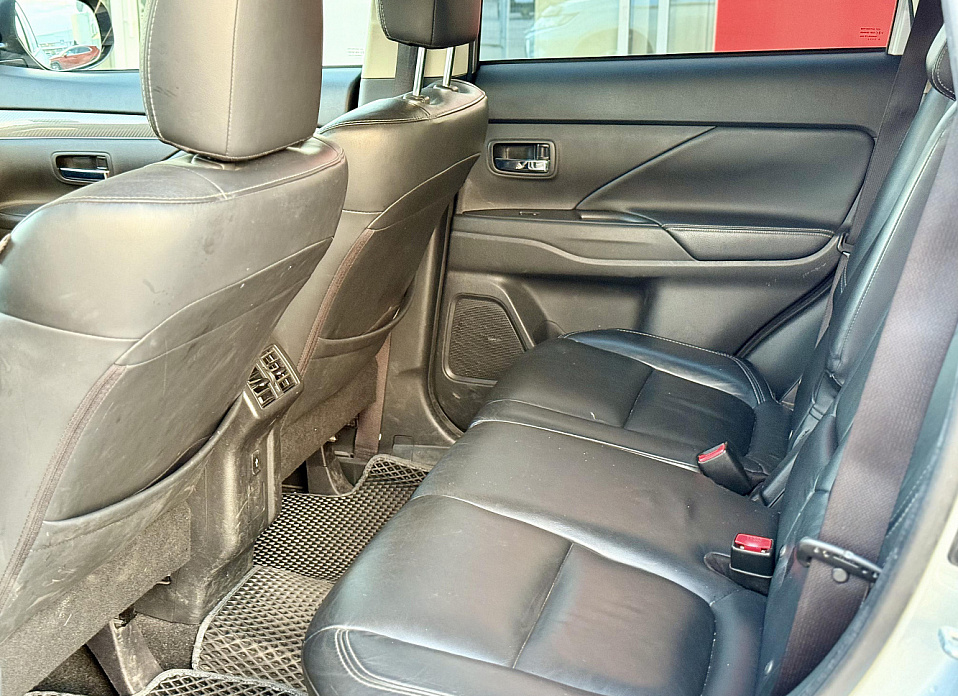 Mitsubishi Outlander, III Рестайлинг 3 2.4 CVT (167 л.с.) 4WD