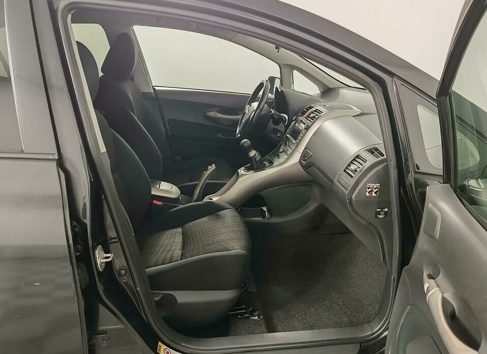 Toyota Auris 1.6 MT (124 л.с.)