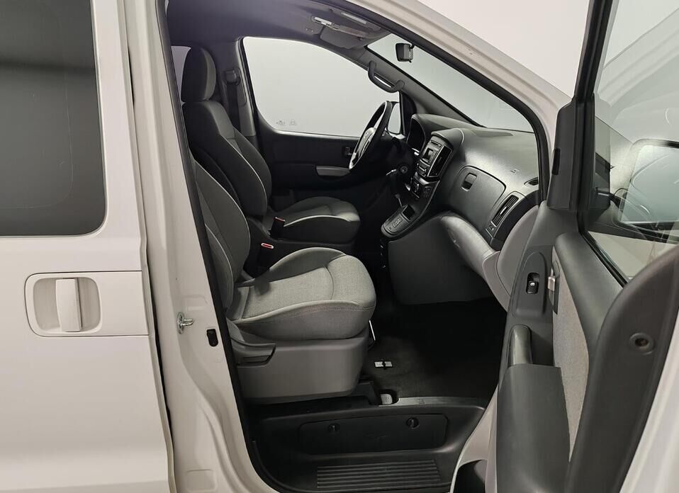 Hyundai H-1, II Рестайлинг 2 2.5d AT (170 л.с.)