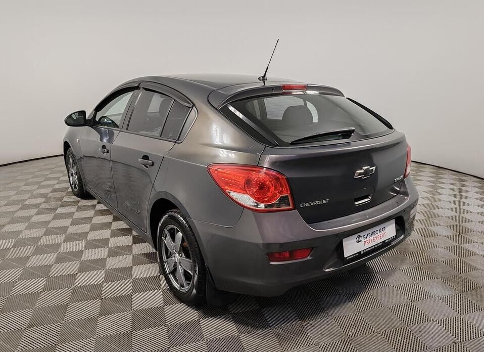 Chevrolet Cruze, I Рестайлинг 1.6 MT (109 л.с.)