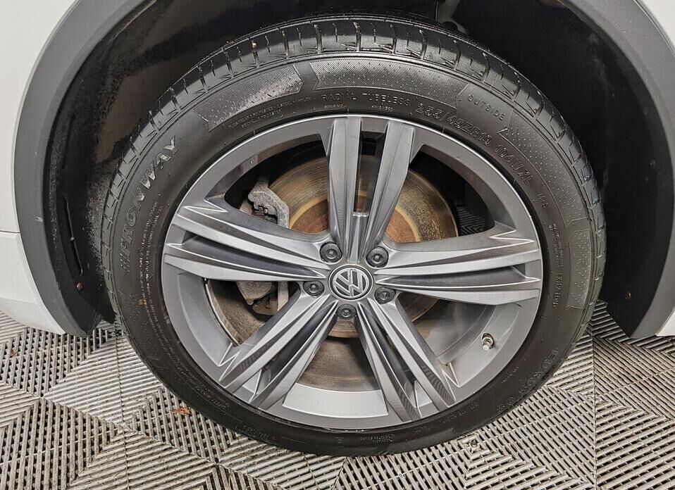Volkswagen Tiguan, II 2.0 AMT (180 л.с.) 4WD