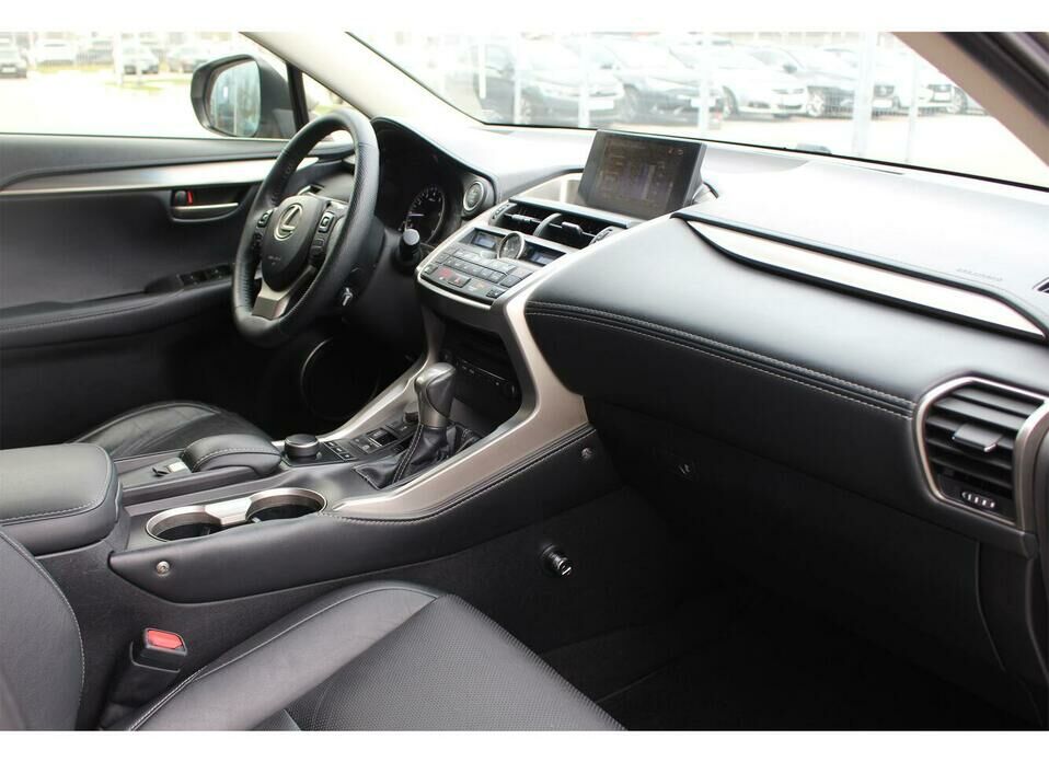 Lexus NX 200t 2.0 AT (238 л.с.) 4WD