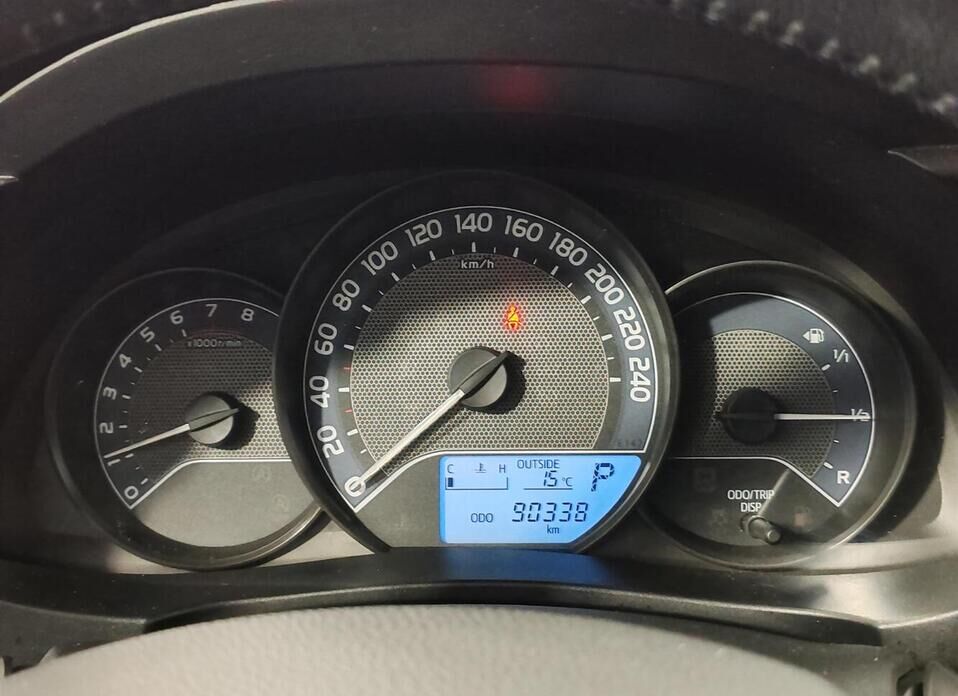 Toyota Corolla, XI (E160, E170) 1.6 CVT (122 л.с.)