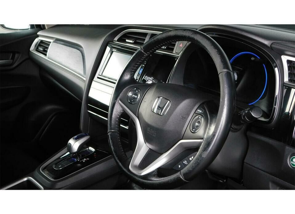 Honda Shuttle 1.5hyb AMT (110 л.с.)