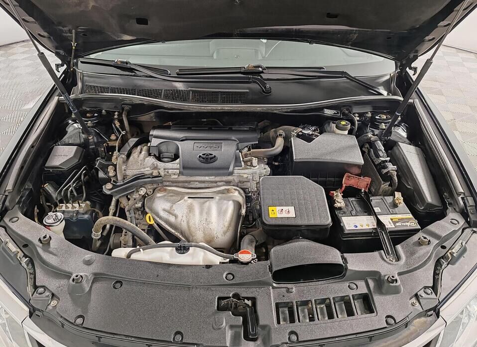Toyota Camry 2.5 AT (181 л.с.)