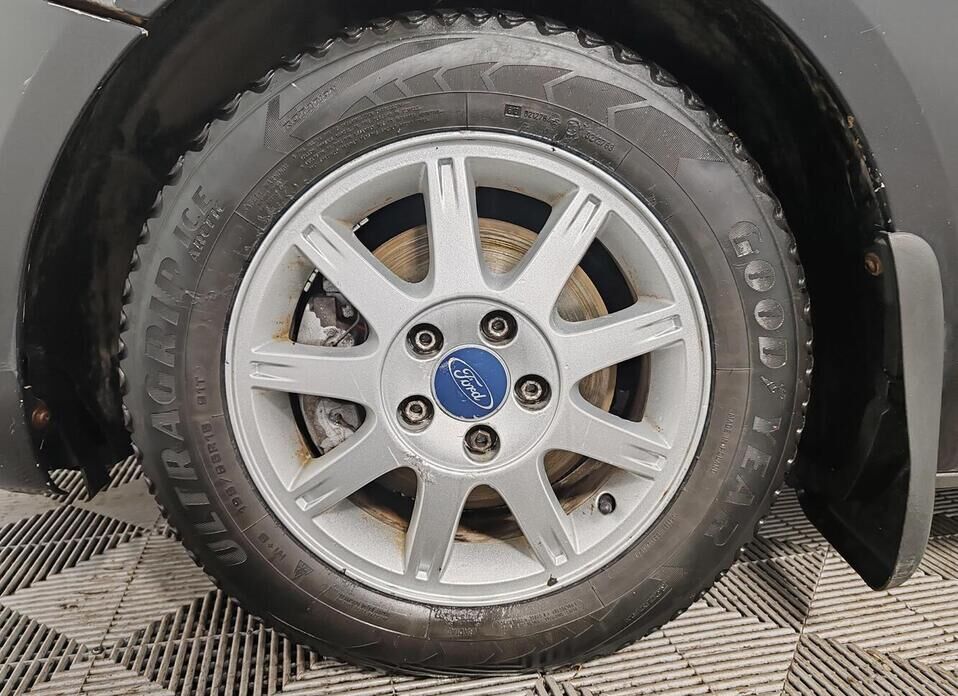 Ford Focus, II Рестайлинг 2.0 MT (145 л.с.)