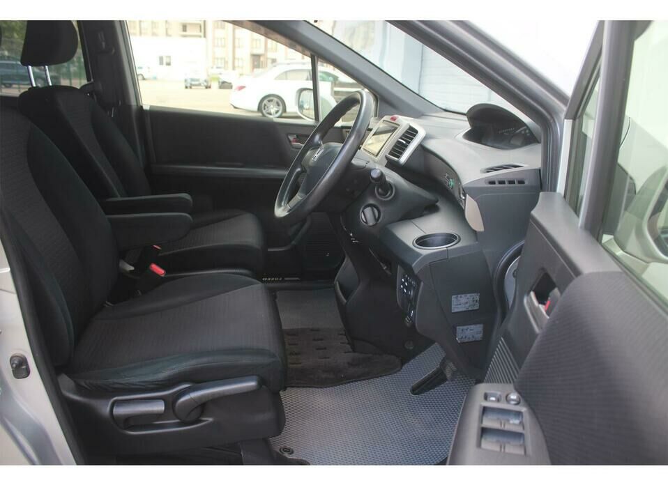 Honda Freed Spike 1.5 CVT (118 л.с.)