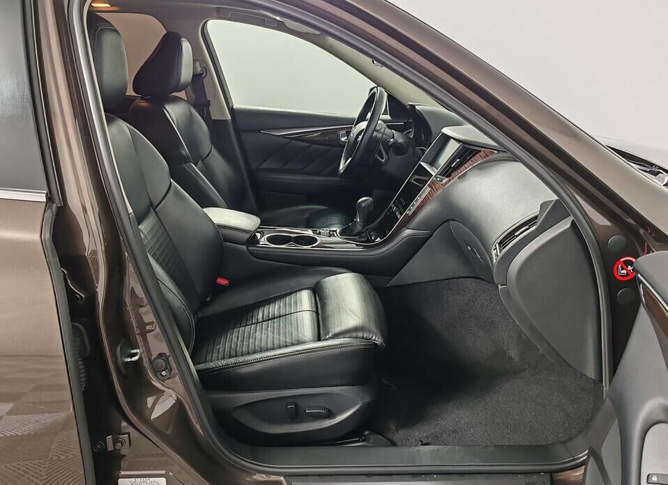 Infiniti Q50 2.0 AT (211 л.с.)