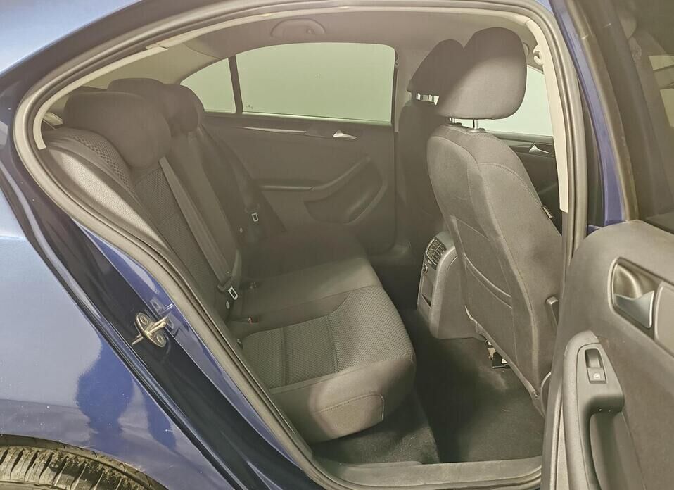Volkswagen Jetta 1.6 AT (105 л.с.)