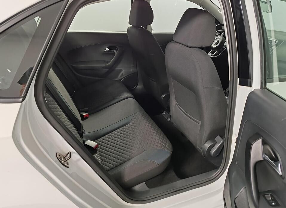 Volkswagen Polo 1.6 MT (110 л.с.)