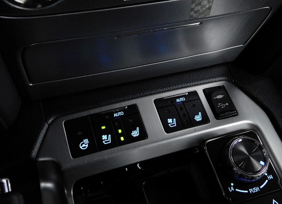 Toyota Land Cruiser, 200 Series Рестайлинг 2 4.6 AT (309 л.с.) 4WD