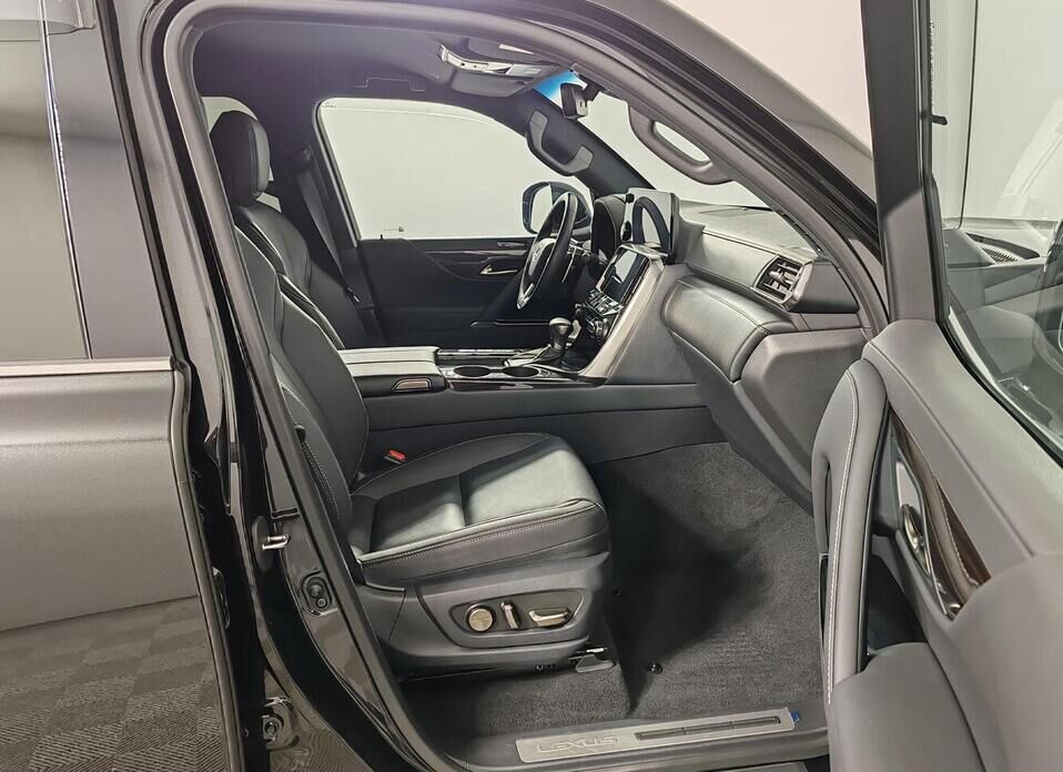 Lexus LX, IV 600 3.5 AT (415 л.с.) 4WD