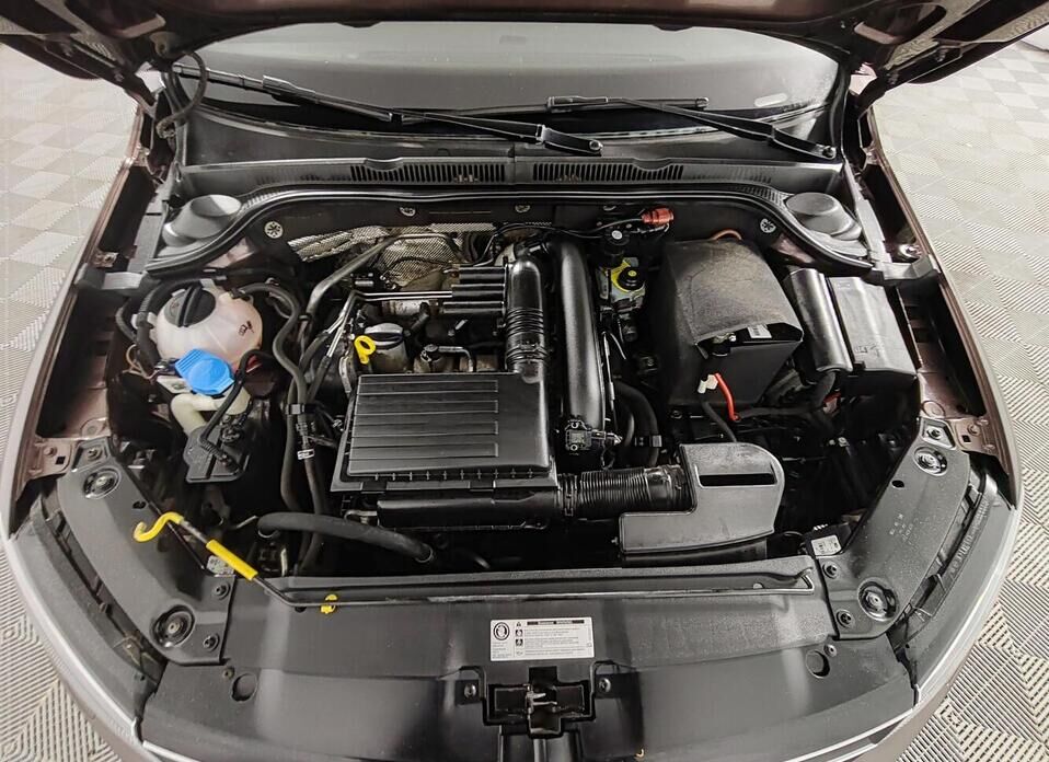 Volkswagen Jetta, VI Рестайлинг 1.4 AMT (125 л.с.)