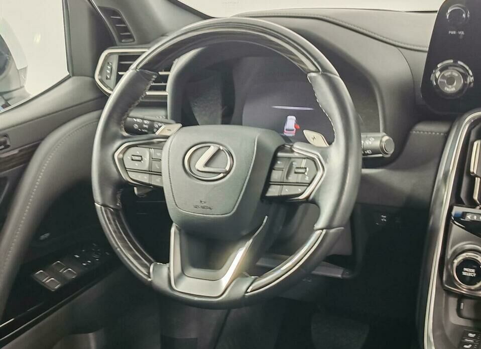 Lexus LX 600 3.5 AT (415 л.с.) 4WD