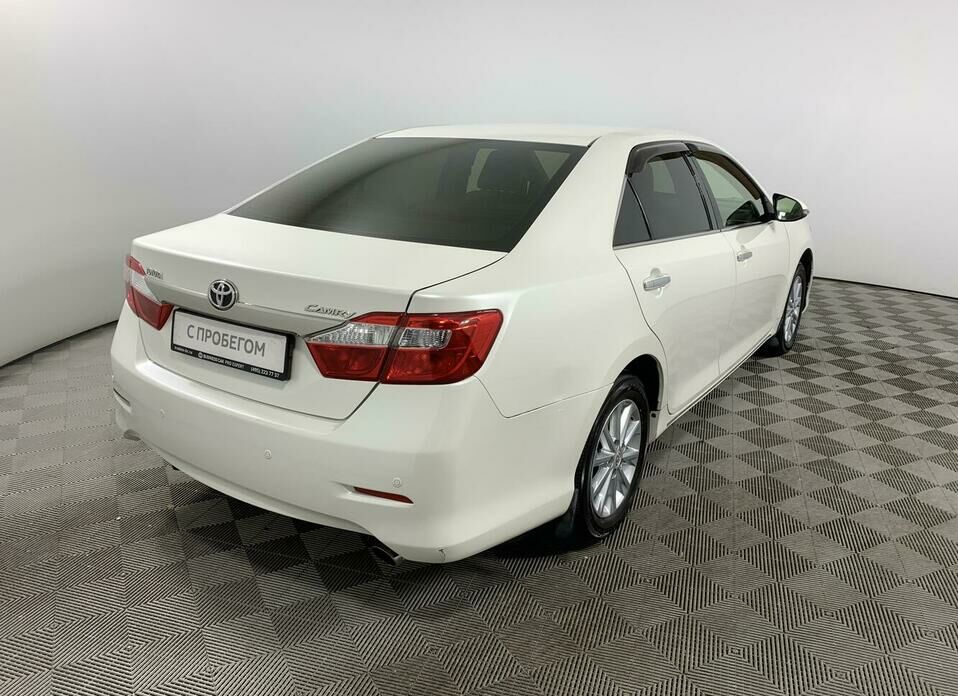 Toyota Camry 2.5 AT (181 л.с.)