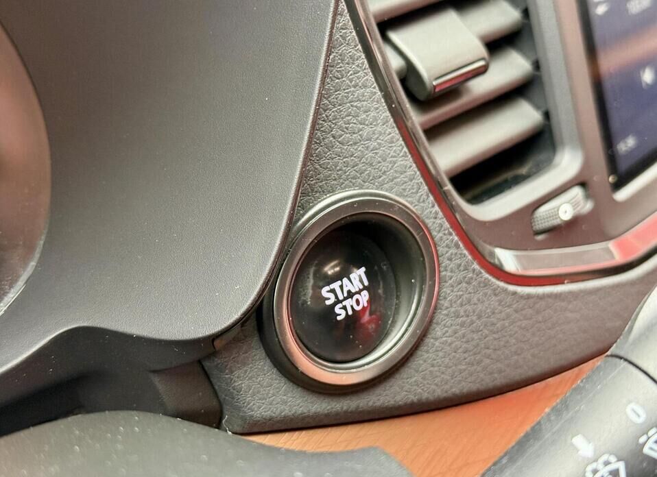 LADA (ВАЗ) Vesta, I Рестайлинг (NG) Cross 1.6 MT (106 л.с.)