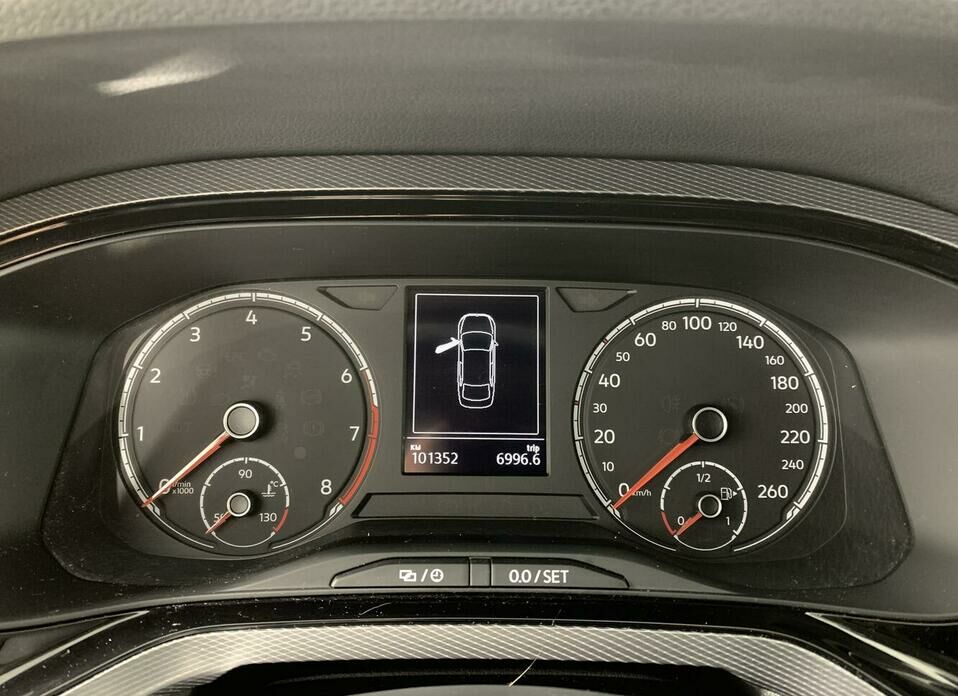 Volkswagen Polo 1.6 MT (110 л.с.)