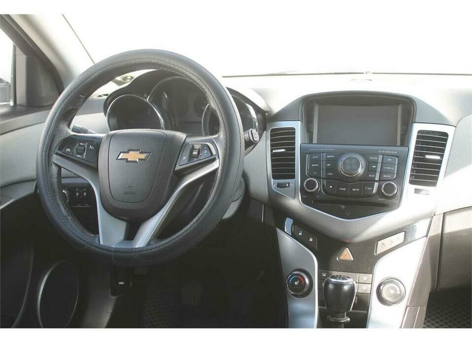 Chevrolet Cruze 1.8 MT (141 л.с.)