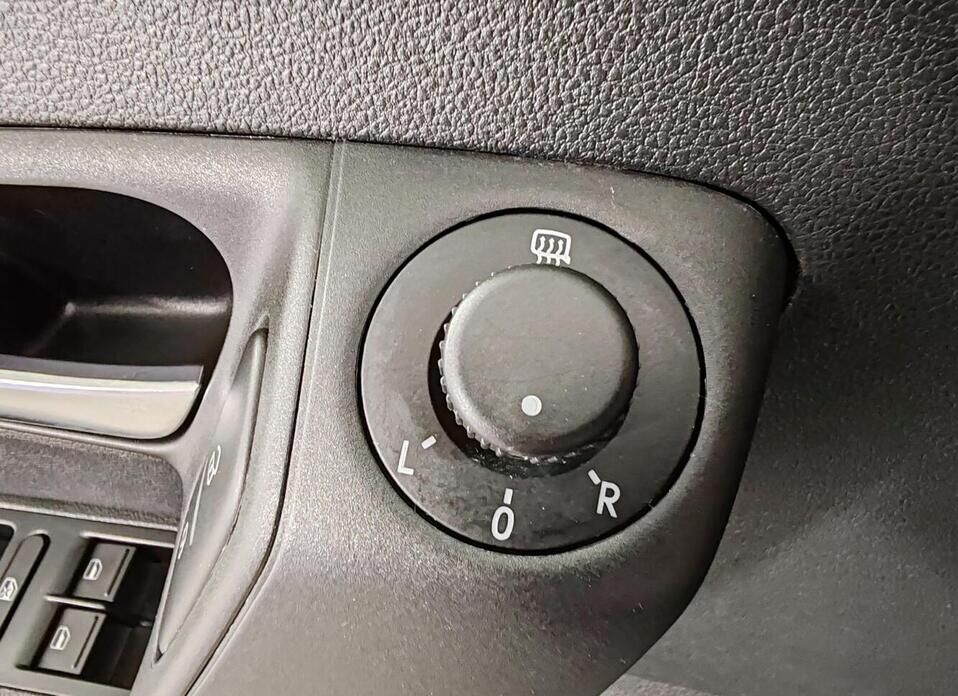 Volkswagen Polo, V Рестайлинг 1.6 AT (110 л.с.)