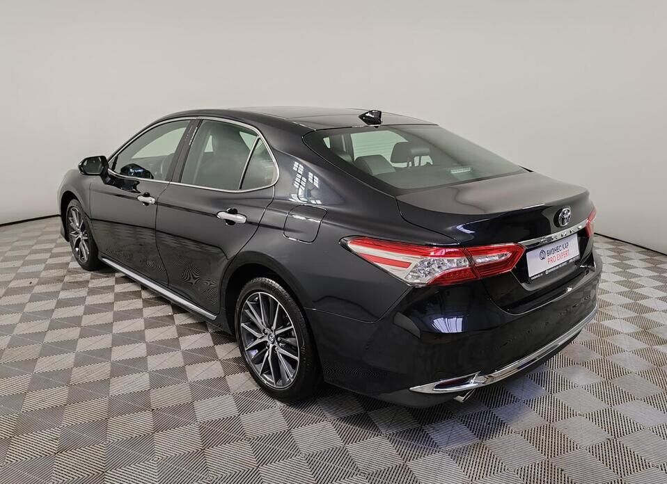 Toyota Camry 2.5 AT (209 л.с.)