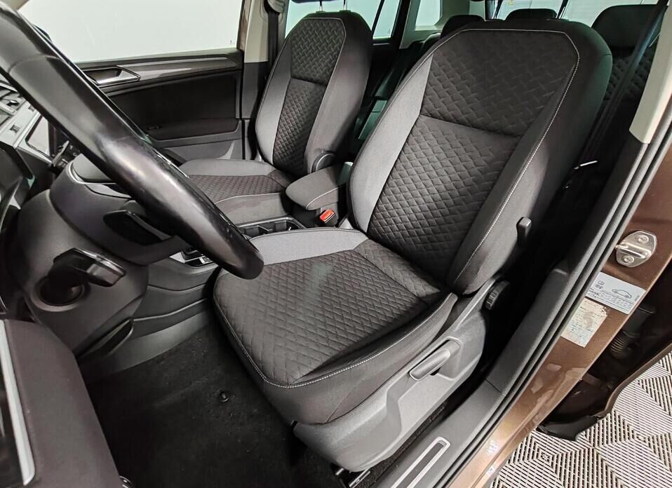 Volkswagen Tiguan 2.0d AMT (150 л.с.) 4WD