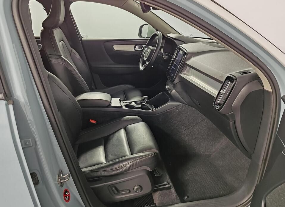 Volvo XC40 2.0 AT (190 л.с.) 4WD