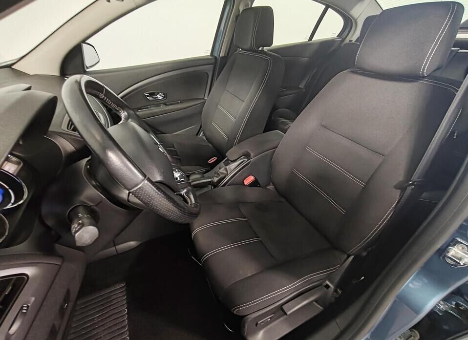 Renault Fluence, I Рестайлинг 1.6 MT (106 л.с.)